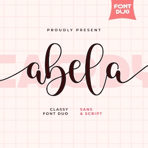 Può includere: Un design grafico in bianco e nero con la parola "abela" in un font di scrittura corsivo. Il testo è posizionato su uno sfondo a scacchi rosa e bianco. Il testo "Proudly Present" appare sopra la parola "abela" e il testo "Classy Font Duo Sans & Script" appare sotto la parola "abela".