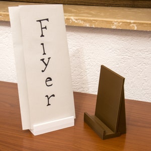 Flyerständer 3D-Druck – Flyerhalter für 10-15 Flyer – Prospekthalter aus Kunststoff