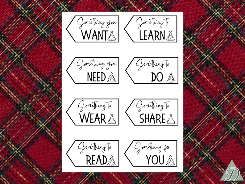 Pu&ograve; includere: Bigliettini bianchi con testo nero e grafica di albero di Natale. I bigliettini recitano: "Something you WANT", "Something to LEARN", "Something you NEED", "Something to DO", "Something to WEAR", "Something to SHARE", "Something to READ" e "Something for YOU".