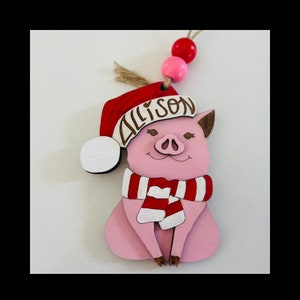 Lindo cerdo Svg, adorno navideño de cerdo personalizado con nombre, archivo láser Svg, cerdo Svg, adornos navideños de madera de animales de granja, archivos cortados