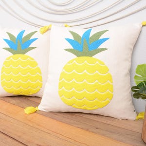 Funda de almohada de piña – Cojín tropical bordado con borlas amarillas