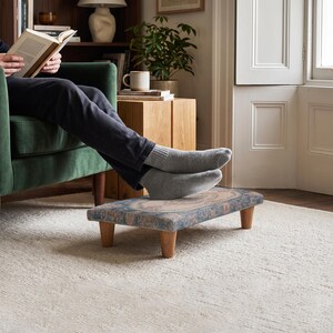 Blue Floral Footstool, Classic Rug Ottoman, Footrest Bench, Decorative Leg Rest, Rectangular Wooden Leg Stool, Traditional Home Accent
