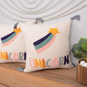 Funda de almohada de unicornio de 40,6 x 40,6 cm, bordada, para habitación infantil, con estrellas arcoíris, de lino y algodón.