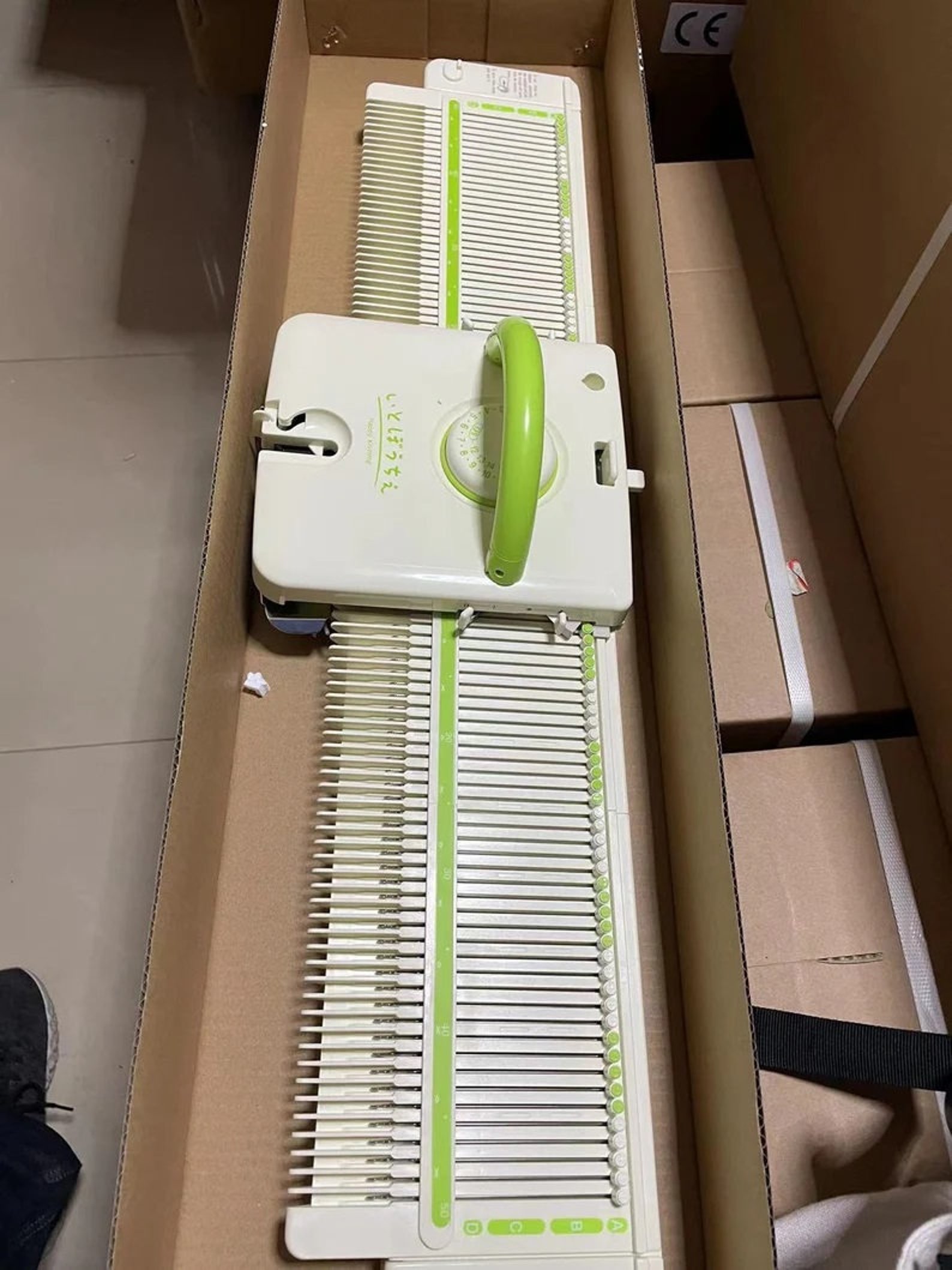 LKS100 Silver Reed 6.5mm 100 Needles Mid Gauge Basic Knitting Machine