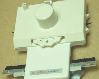 KA-8210 Wózek intarsjowany do maszyny dziewiarskiej Brother 4,5 mm Standardowy rozmiar KH820, KH830, KH836, KH840, KH860, KH864, KH868