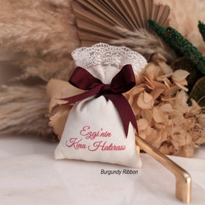 Handmade Lavender Sachets: French Dried Flower Wedding Favor