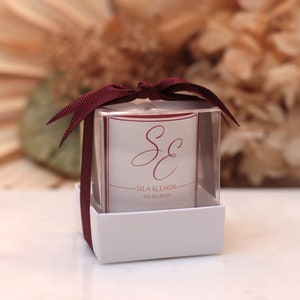 Candela con tazza di vetro monogramma personalizzata, bomboniere per ospiti, candela con nome personalizzato, candela nuziale unica, candela da damigella d'onore personalizzata