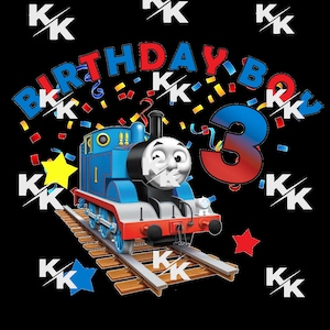 Puede incluir: Una locomotora azul y roja con una cara sonriente, tirando de un vagón en una vía de madera. La locomotora está rodeada de confeti y las palabras "Birthday Boy 3" en letras rojas, azules y amarillas.