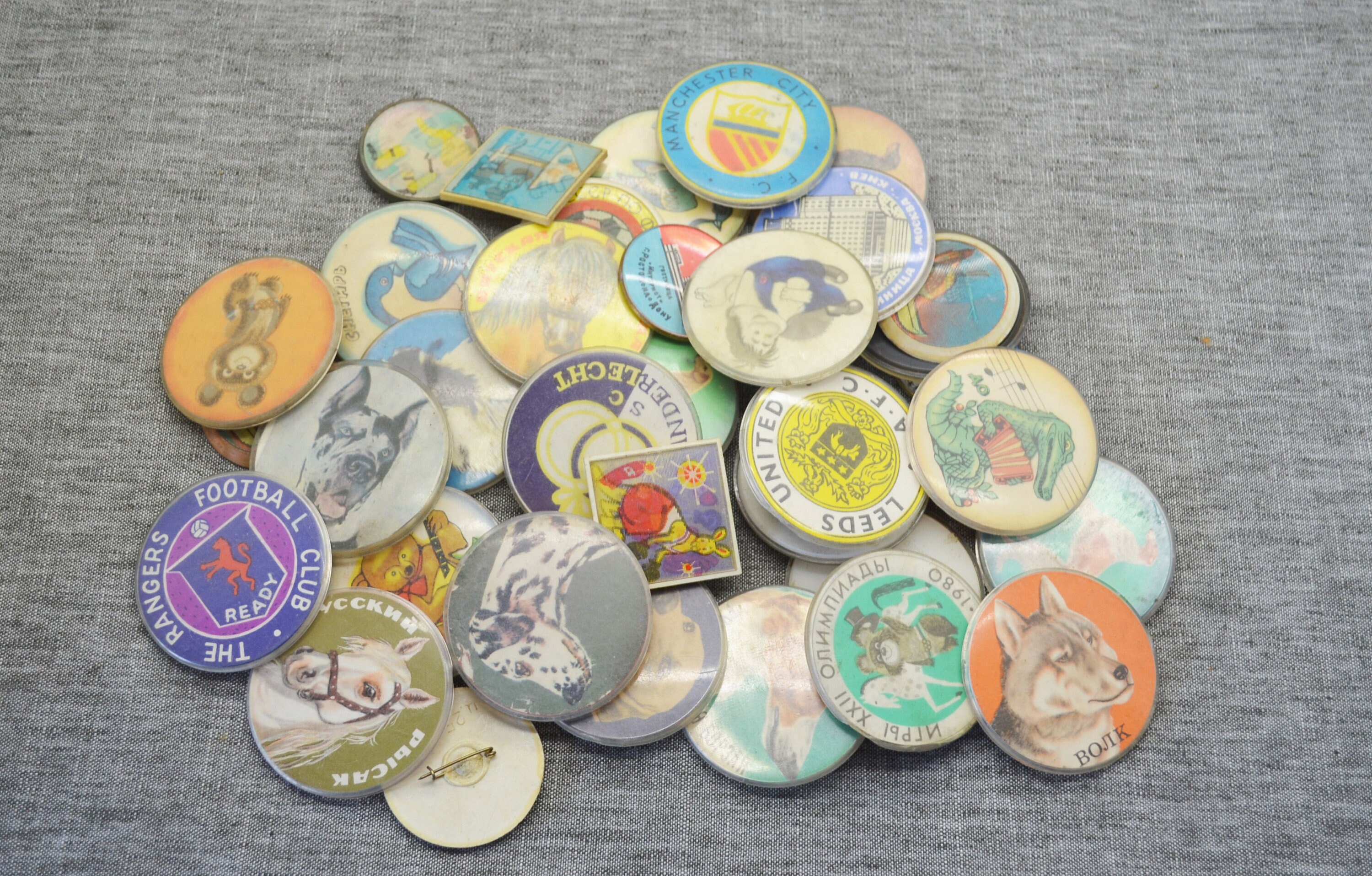 Vintage Soviet badges pin Ussr era