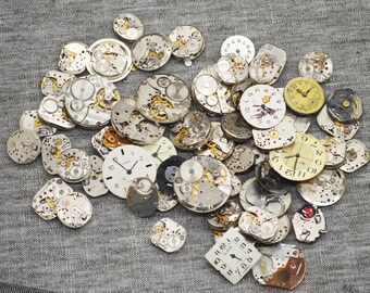 Gran lote de mecanismos de relojes antiguos