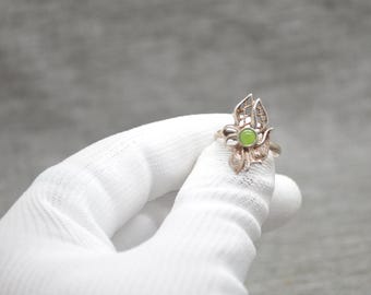 Beautiful vintage silver ring with stone