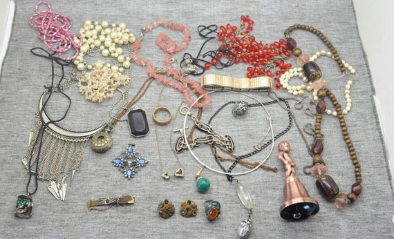 Sale lot vintage jewelry from different periods o… - image 1