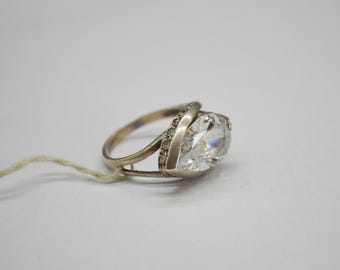 Beautiful vintage silver ring with stone