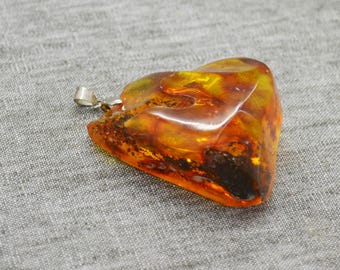 Beautiful amber pendant.Natural Baltic amber 29gr- amber with enclosed