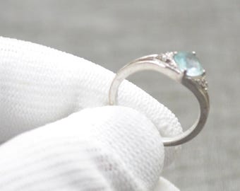 Beautiful vintage silver ring with stone