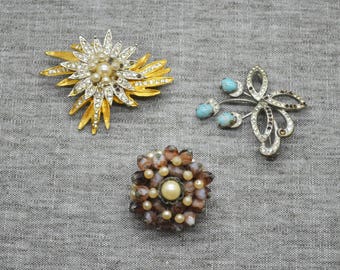 Set of beautiful vintage brooches