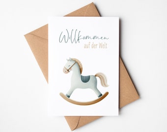 Carte Bienvenue dans le monde, carte de vœux avec enveloppe en papier kraft, carte postale pour la naissance avec un cheval à bascule aquarelle