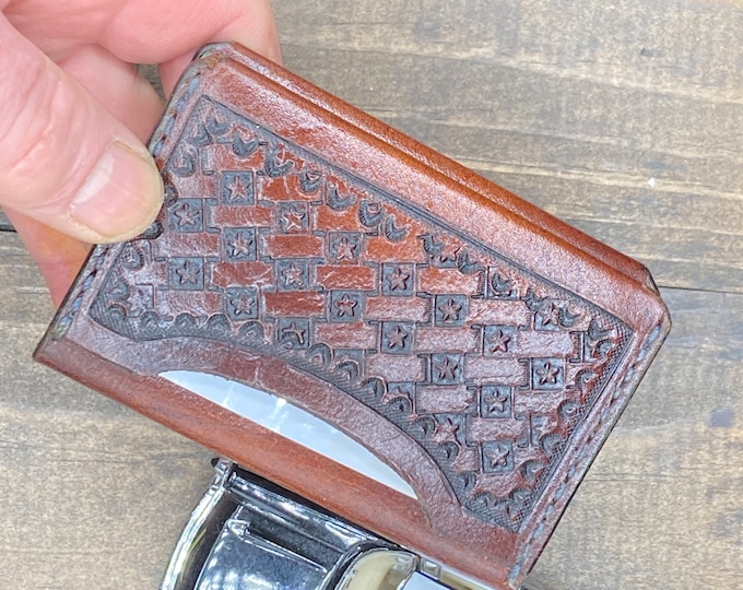 The “Carol 1.5” minimalist leather wallet. Hand tooled, dyed and stitched.