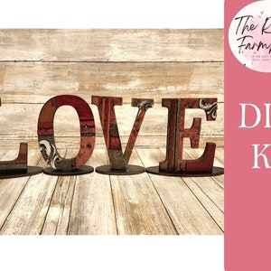 Letras de pie vintage "Love" para San Valentín