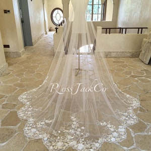Scallop Shape 3D Flower Veil, Wedding Veil with 3d Floral Lace, Ivory Soft Tulle Wedding Veil, Veil Cathedral, Custom Lace Veil