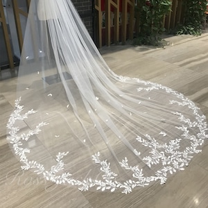 Veil Wedding Embroidered Plant Leaves Elegant Leaves Bridal Veil Lace Floral 1 Tier Ivory Long Veil With Comb Veil Cathedral Fingertip