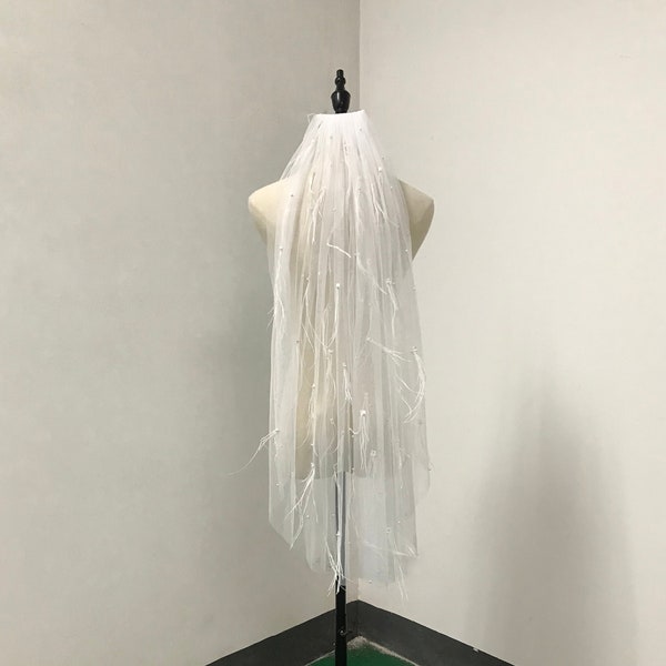 Dreamy Feather Pearl Decor Bridal Veil, Luxury Short Beading Veil, Custom Wedding Veil Ivory, Hand Made Short Veil, Bridal Veil Fingertip