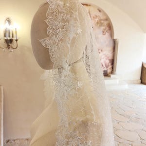 Glitterkant Kralenkanten rand mantilla sluier, glitter bruids sluier mantilla met kam, ivoor kleur kapel lengte