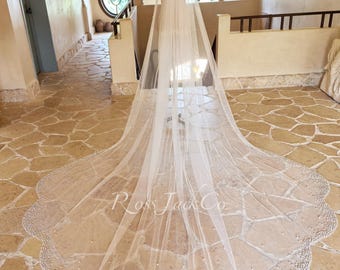Scallop Shape Pearl Trim Veil, Hand Added Pearls Bridal Hair Piece, Soft Tulle Ivory Wedding Veil Cathedral Length