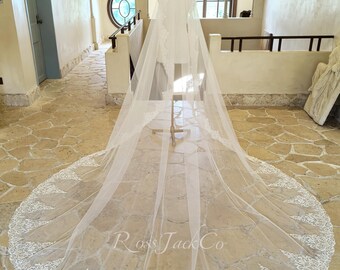 Vintage Baroque Lace Mantilla Veil, Luxury Mantilla Wedding Veil With Beaded Appliques, Veil Mantilla Beaded Flower