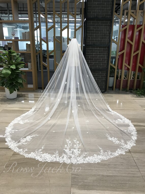 NWT 1 Layer Floral Squins Wedding Veil 118.11\'\' Long Bridal Veil with Comb Wedding Veil With Comb 1 Tier Soft Tulle Scalloped Lace  main image 3
