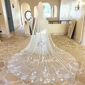 Bridal Veil Super Fairy 3D Floral Leaves, Wedding Veil Ivory 3d Flower, Vine Flower Veil, Veil With Comb, Veil Hand Made, Bridal Head Piece