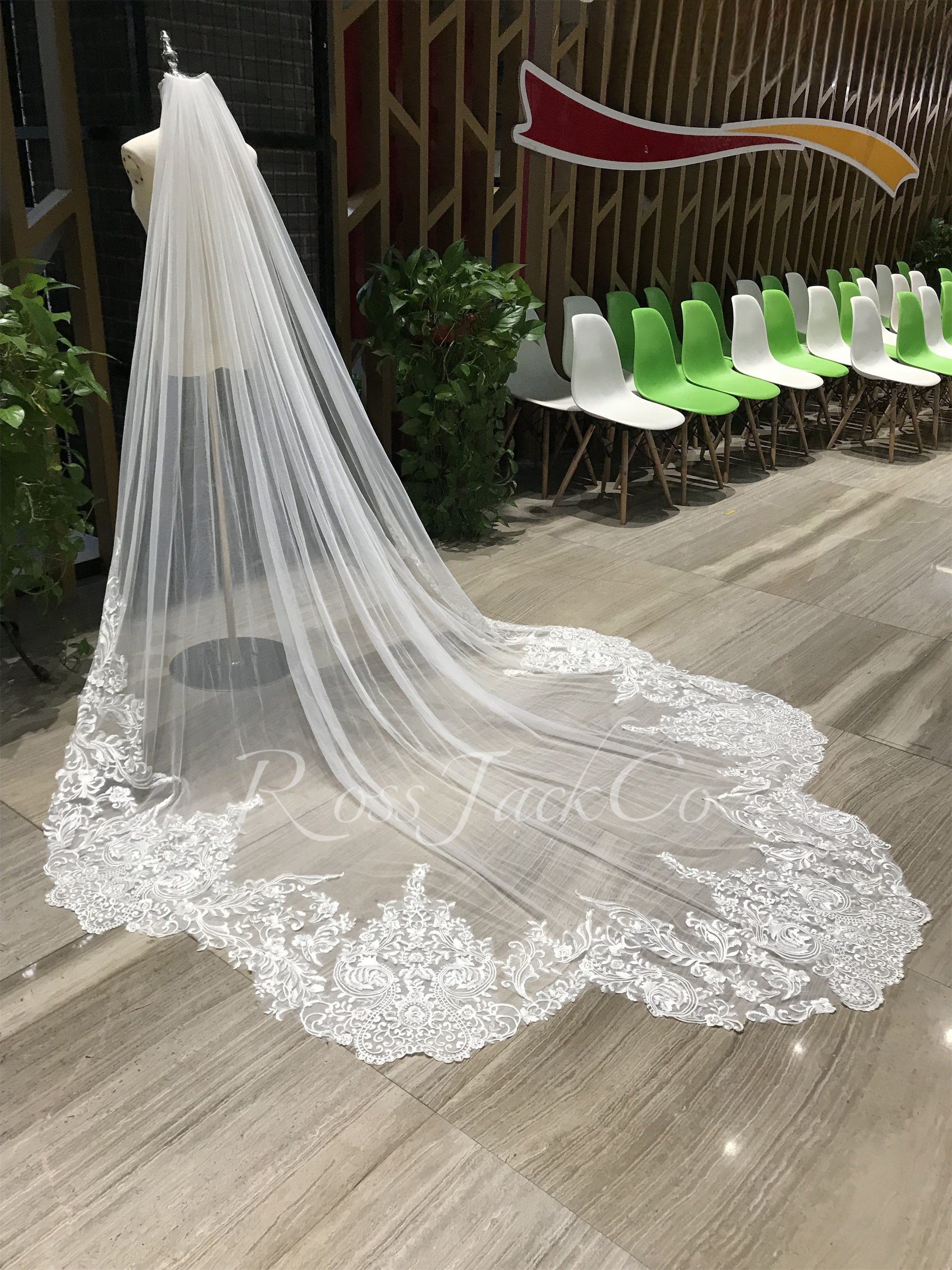 Scallop Cut Vintage Lace Bridal Veil, Mermaid Shape Wedding Veil