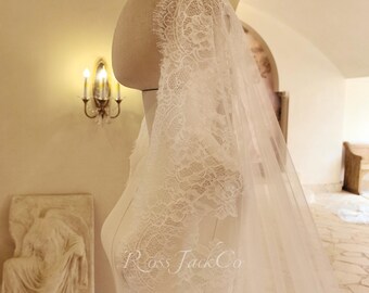 Soft Chantilly Lace Trim Mantilla Veil, Eyelash Lace Wedding Veil with Comb, Fairy Mantilla Veil Chantilly Lace, Cathedral Bridal Headpiece