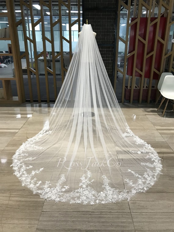 Handmade White Floral Bridal Veil With Pearl Embellishments Lace Crown & Tulle L 3D Flower & Pearl Wedding Veil: Handmade White Tulle Bridal  main image 4