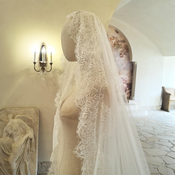Chantilly Lace Trim Mantilla Veil, Eyelash Lace Wedding Veil with Comb, Fairy Mantilla Veil Chantilly Lace, Veil Cathedral, Bridal Headpiece