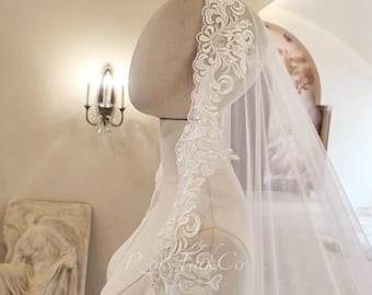 Vintage Lace Beaded Mantilla Veil, Luxury Mantilla Wedding Veil With Beaded Appliques, Veil Mantilla Beaded Flower