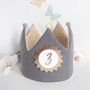 Corona di compleanno, corona di compleanno, corona di tessuto, mussola, corona per il compleanno del bambino, pompon, corona di compleanno con nome/grigio/beige con nastri