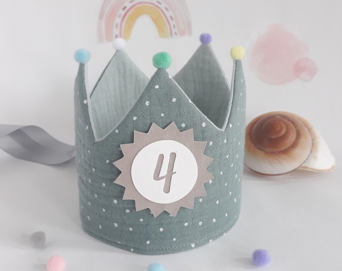Featured listing image: Musselin Geburtstagskrone, Mint Grau, Stoffkrone aus Baumwolle, Kostüm für Kinderparty, mit Pompons, Name