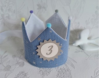 Birthday crown, birthday party crown, muslin fabric crown for a child's birthday with pompoms, name, color: smoke blue-silver stars / white