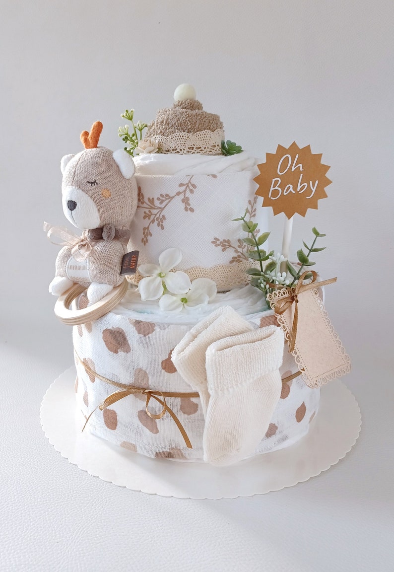 Gâteau de couches avec mousseline, neutre, chaussettes pour bébé, hochet en bois pour bébé, tissu éponge, cadeau de naissance/baby shower image 4