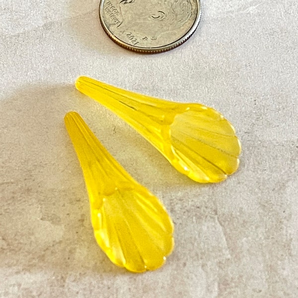 Vintage Trumpet Lucite Flower Beads Lemon Yellow