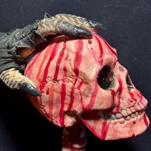 Predator Cosplay plastic Tropy Skull and Spine