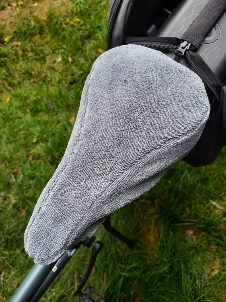 Couvre-selle d'été pour vélo en tissu éponge de bambou gris foncé image 2