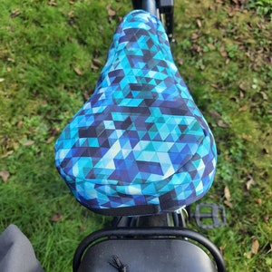 Warm, waterproof bike sleeves and saddle covers in blue tones image 9