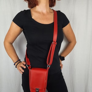 Sac rouge bandoulière réglable, doublure originale colorée