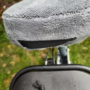 Couvre-selle d'été pour vélo en tissu éponge de bambou gris foncé image 3