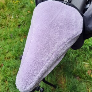 Couvre-selle d'été pour vélo en tissu éponge de bambou mauve image 1