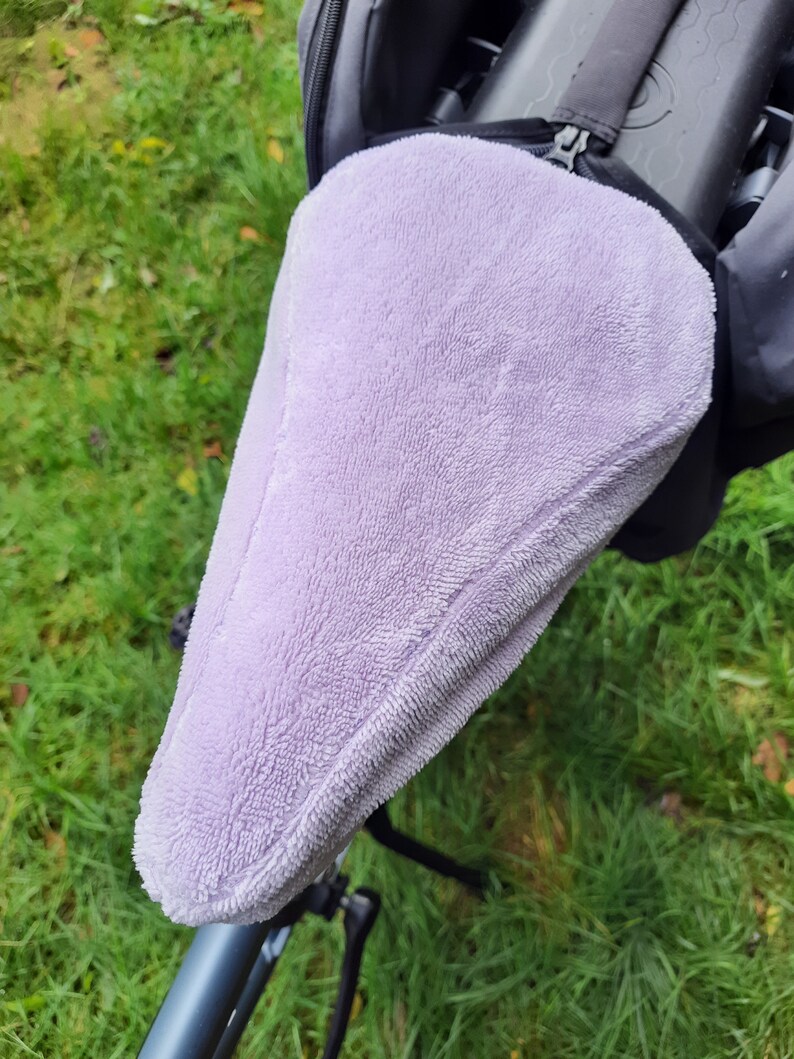 Couvre-selle d'été pour vélo en tissu éponge de bambou mauve image 1