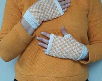 Mitaines tricotées main, jaune et blanc
