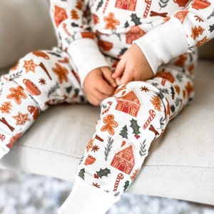 Organic Two-Piece Sleep Set in Sugar + Spice | Boho Christmas Pajamas | Baby / Toddler Unisex PJs | Holiday Gingerbread Pattern Kids Pajamas